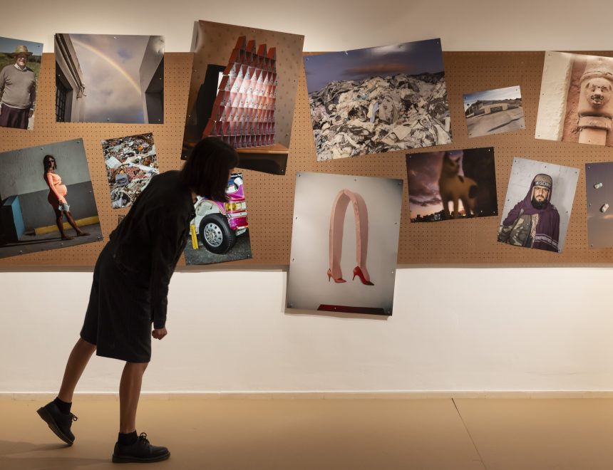 Image of El IVAM despide ‘Apoteosis Now’, la exposición de Cristina de Middel que desafía la saturación de imágenes
