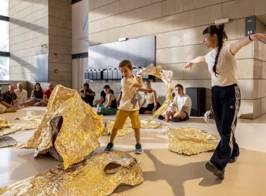 L’IVAM convida a les famílies a descobrir l’art contemporani a través de la dansa, la llum i el color