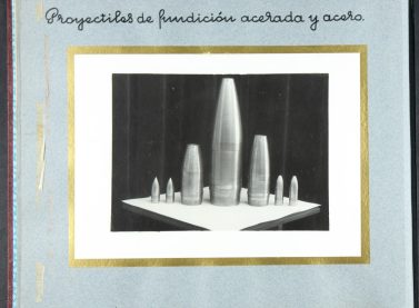 Interior de l’àlbum Industrias metalúrgicas alcoyanas socializadas (1937). Arxiu Municipal d’Alcoi