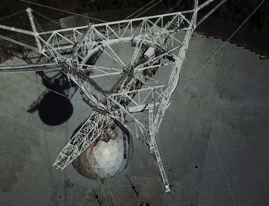 Regina de Miguel. Aguas intoxicadas, cometas nunca más vistos y una reunión de suicidas, 2026. Vídeo 4K. Cortesía de la artista