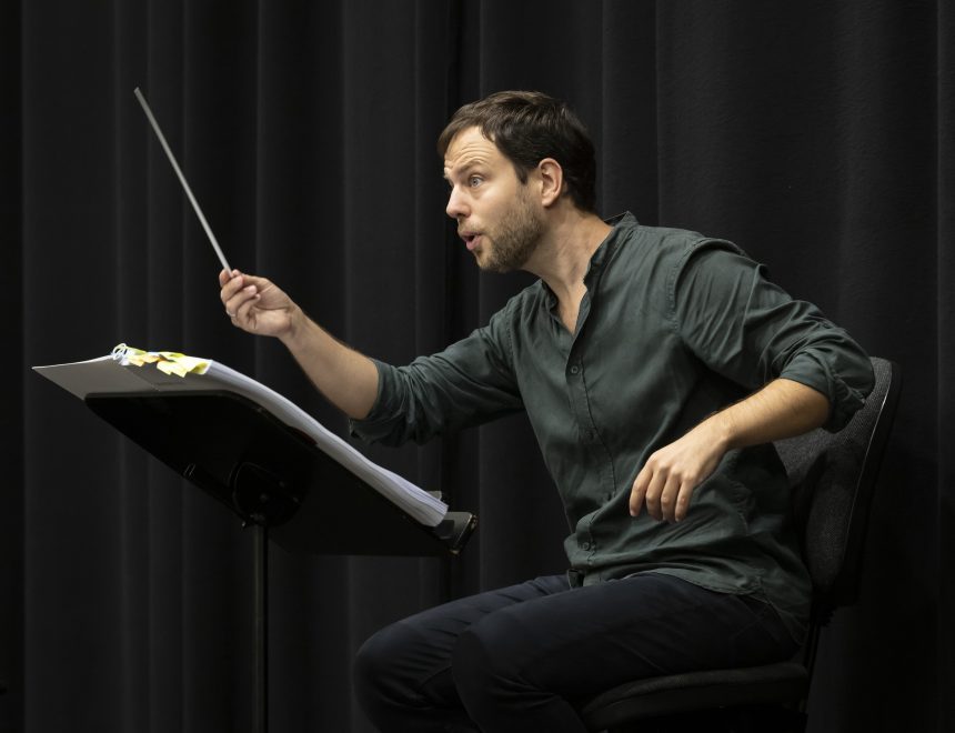 ‘Enemigo del pueblo’. Coloquio de Francisco Coll con Radar Clásico sobre su nueva ópera en Les Arts