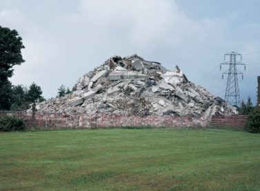Millerfield, Dalmarnock , 1965–2007. Del proyecto Recycling the Ruins (Reciclando las ruinas), de Cyprien Gaillard