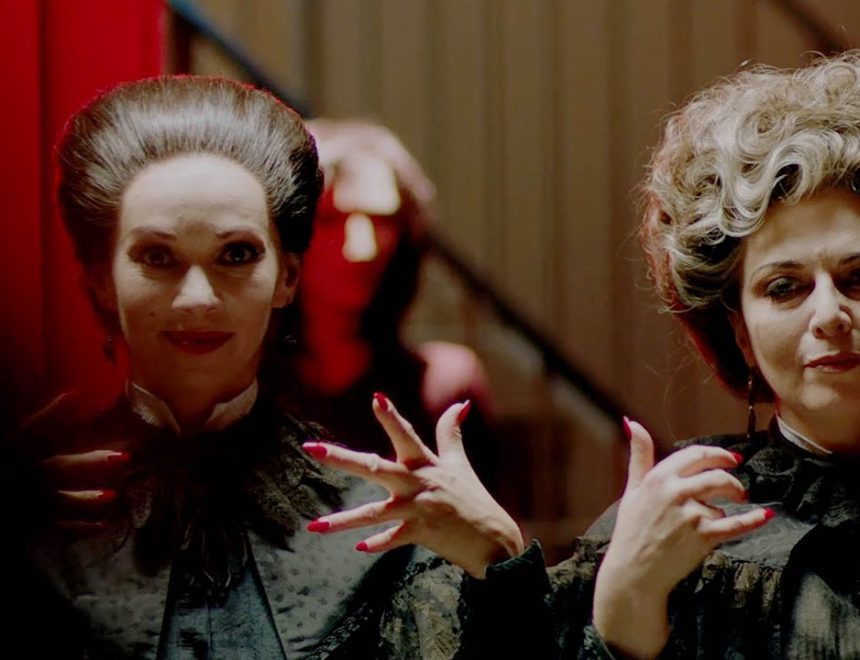 ‘In Fabric’ de Peter Strickland acompañada de una conversación entre Beatriz Serrano y Las Entendidas 