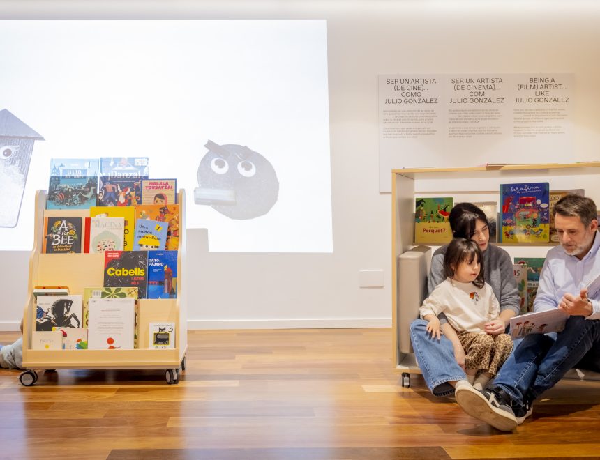 Quina Moguda d’estiu! L’espai familiar de lectura lliure i art il·lustrat