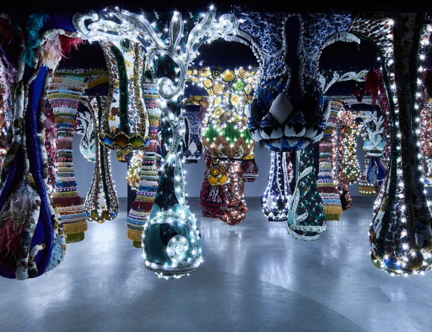 Joana Vasconcelos. Jardim do Éden 2007-2024 © Torben Eskerod - Cortesia Kunsthallen Brandts